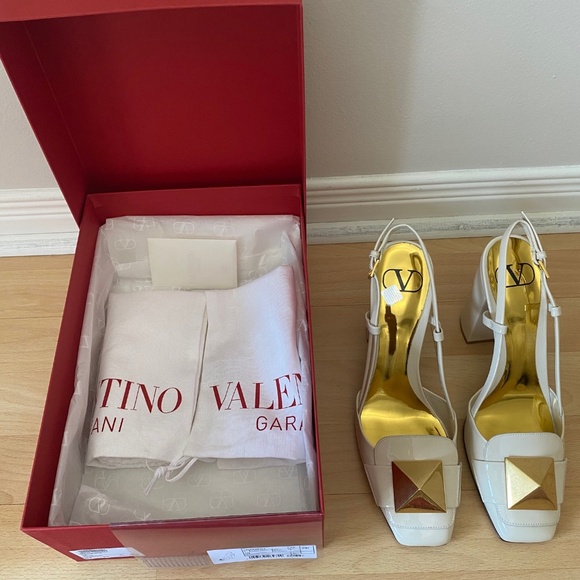 Valentino Garavani One Stud Sling Back Pumps - Picture 4 of 11
